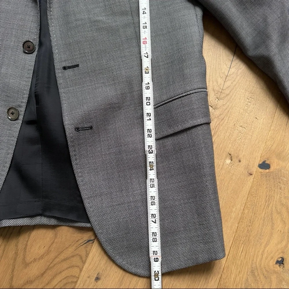 Hugo Boss Men’s 40R Gray Virgin Wool Blazer – Clean Modern Slim Silhouette Fit